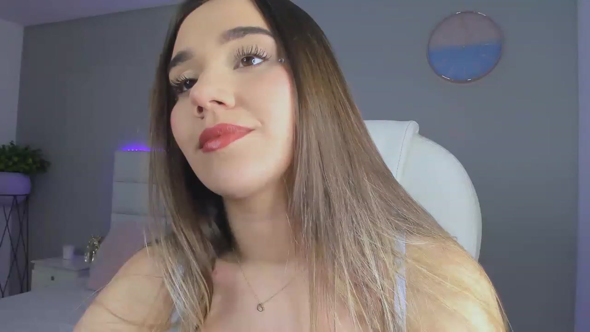 Gallery image thumbnail from Sabrinarey_'s myfreecams stream on, 11/24/2022, 24:01 image 18 of 20