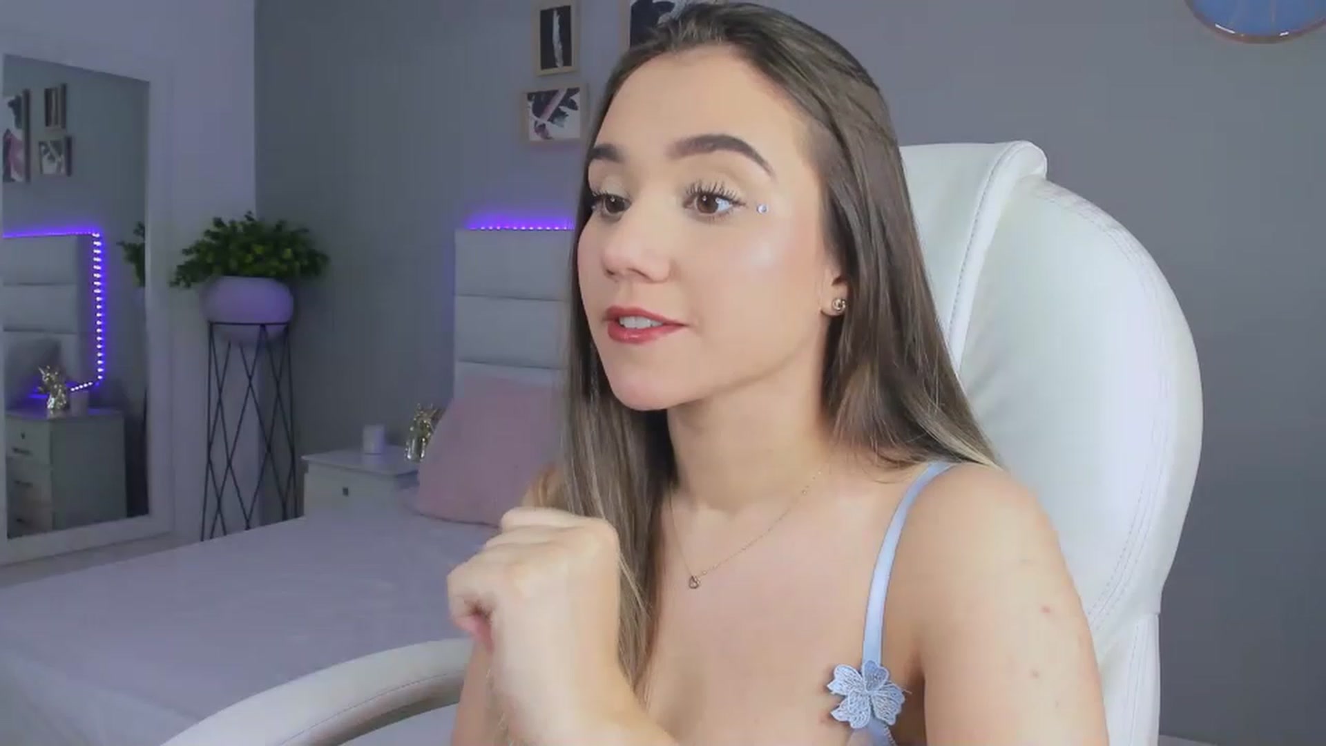 Gallery image thumbnail from Sabrinarey_'s myfreecams stream on, 11/24/2022, 24:01 image 11 of 20