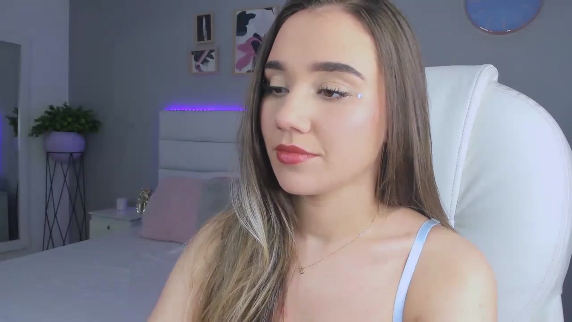 Gallery image thumbnail from Sabrinarey_'s myfreecams stream on, 11/24/2022, 24:01 image 20 of 20