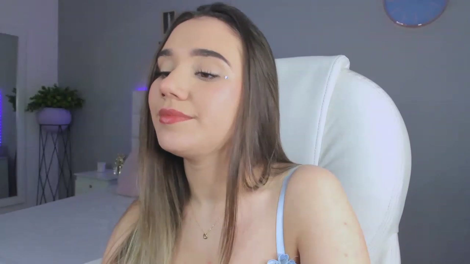 Gallery image thumbnail from Sabrinarey_'s myfreecams stream on, 11/24/2022, 01:33 image 17 of 20