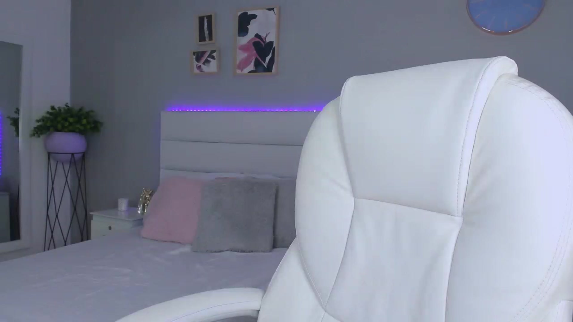 Gallery image thumbnail from Sabrinarey_'s myfreecams stream on, 11/24/2022, 01:33 image 10 of 20