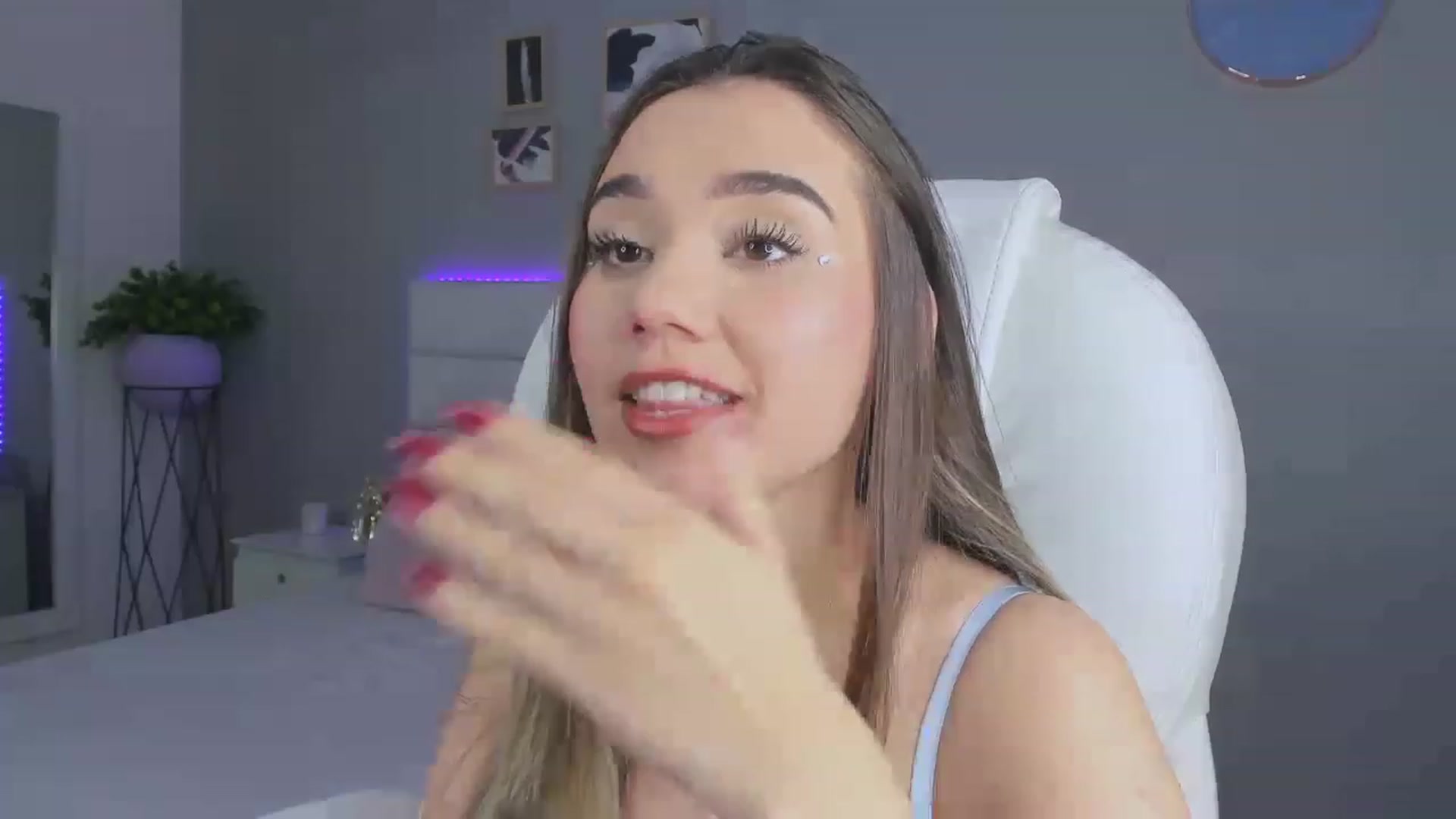Gallery image thumbnail from Sabrinarey_'s myfreecams stream on, 11/24/2022, 01:33 image 18 of 20