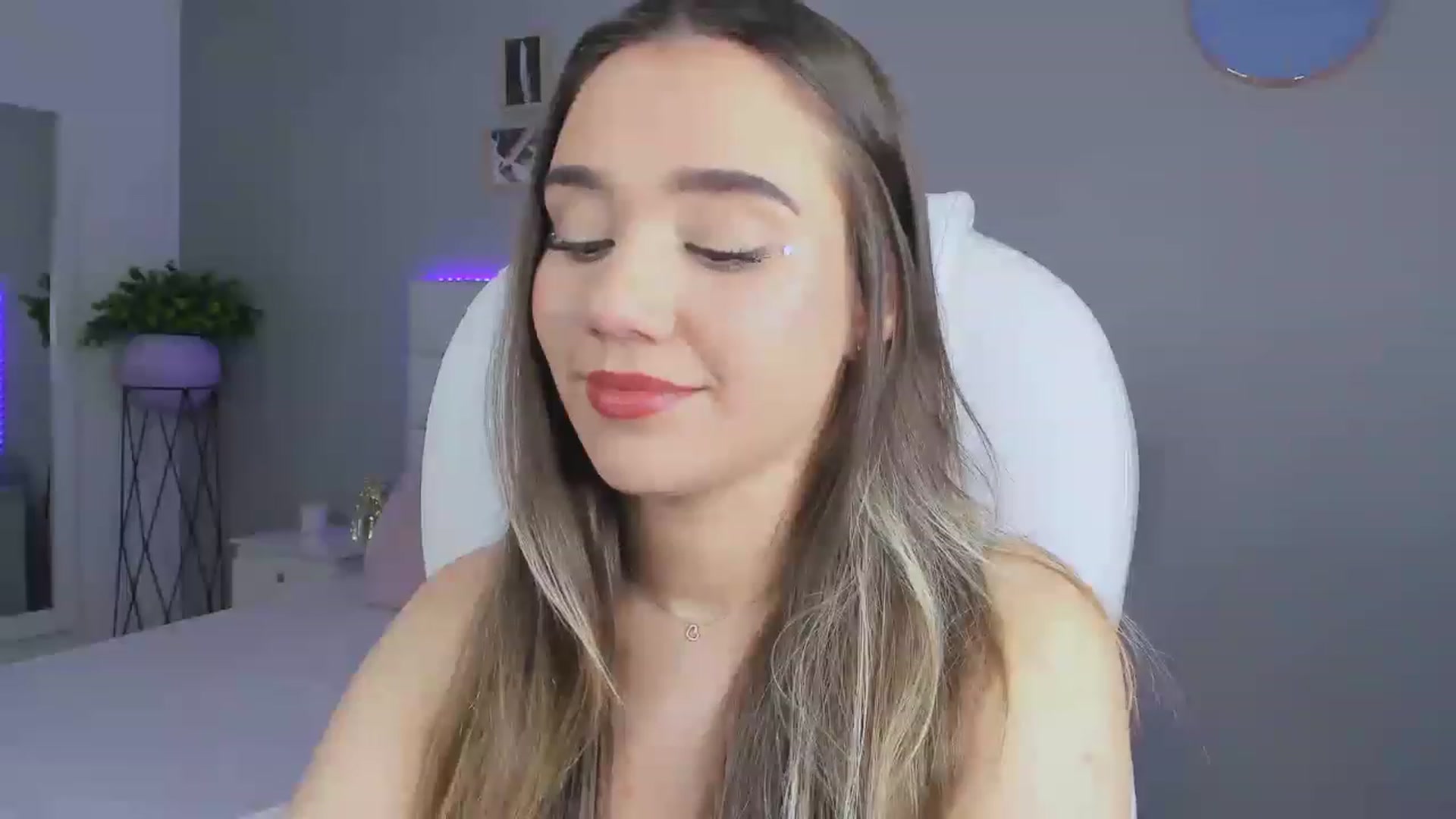 Gallery image thumbnail from Sabrinarey_'s myfreecams stream on, 11/24/2022, 01:33 image 12 of 20