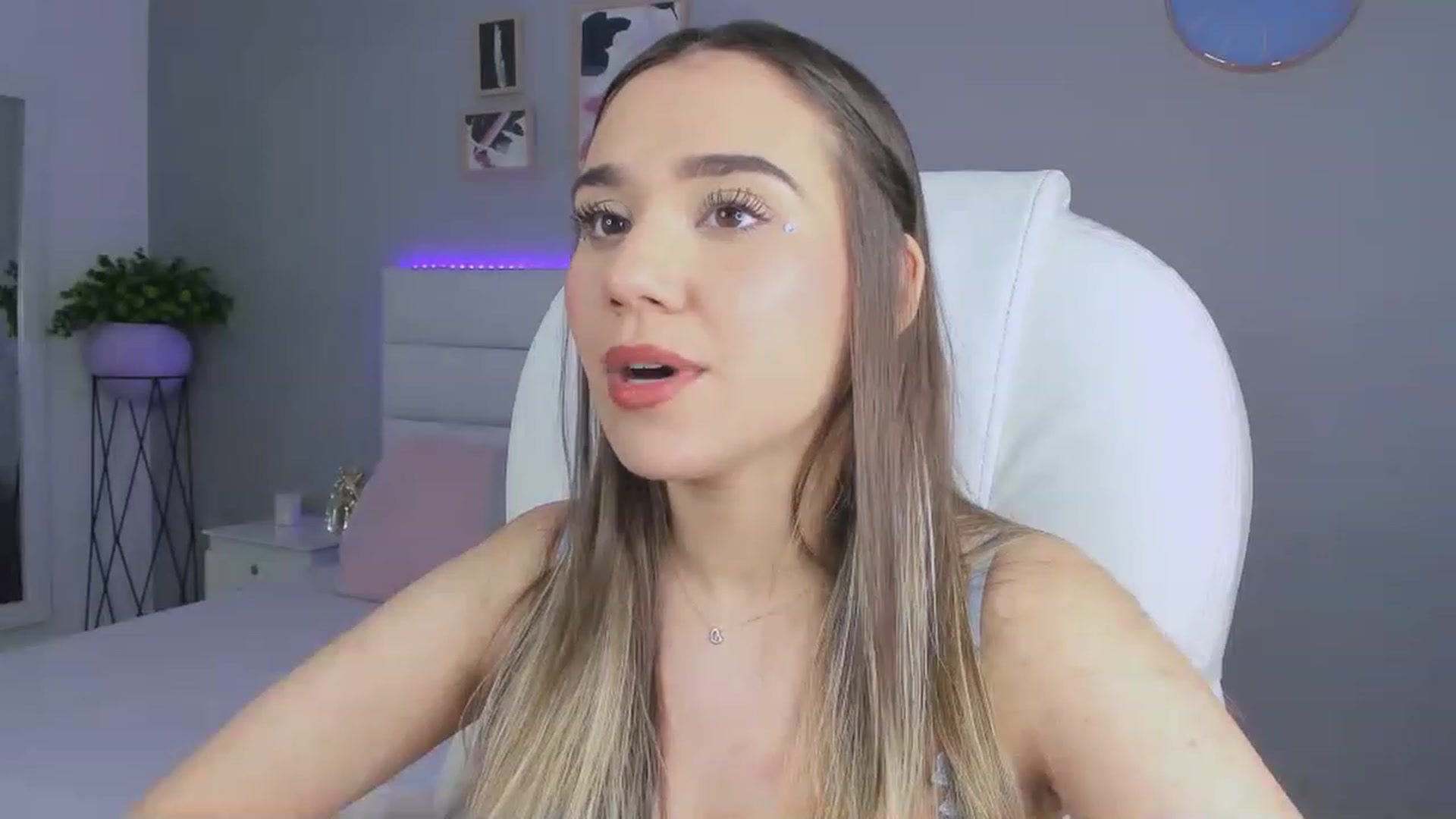 Gallery image thumbnail from Sabrinarey_'s myfreecams stream on, 11/24/2022, 01:33 image 19 of 20