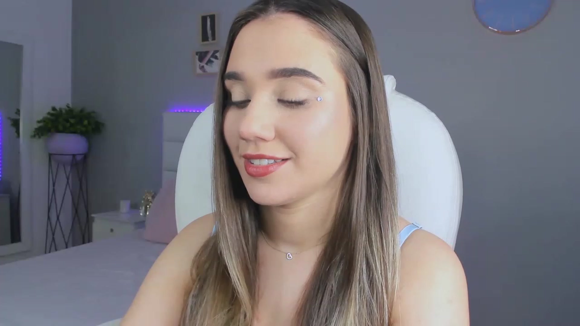Gallery image thumbnail from Sabrinarey_'s myfreecams stream on, 11/24/2022, 01:33 image 13 of 20