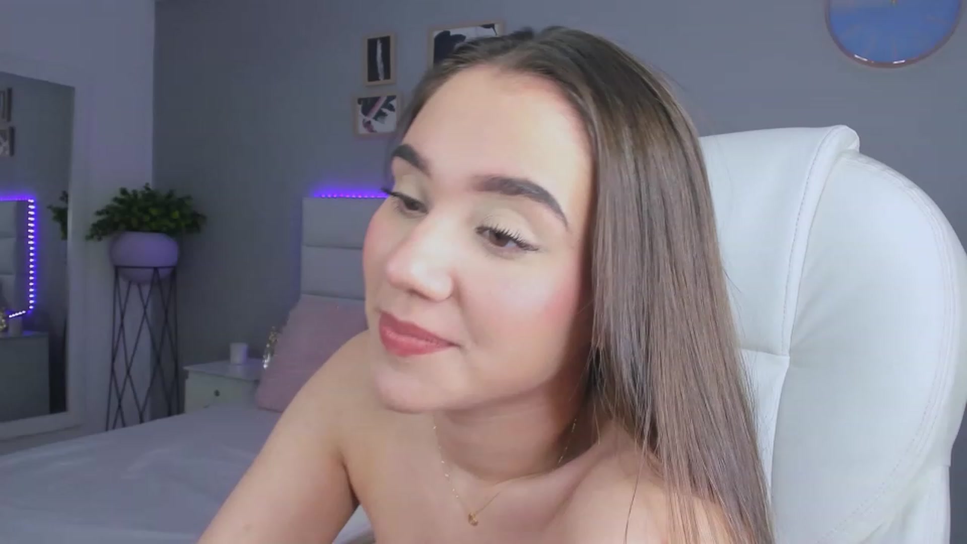 Gallery image thumbnail from Sabrinarey_'s myfreecams stream on, 11/24/2022, 20:44 image 20 of 20