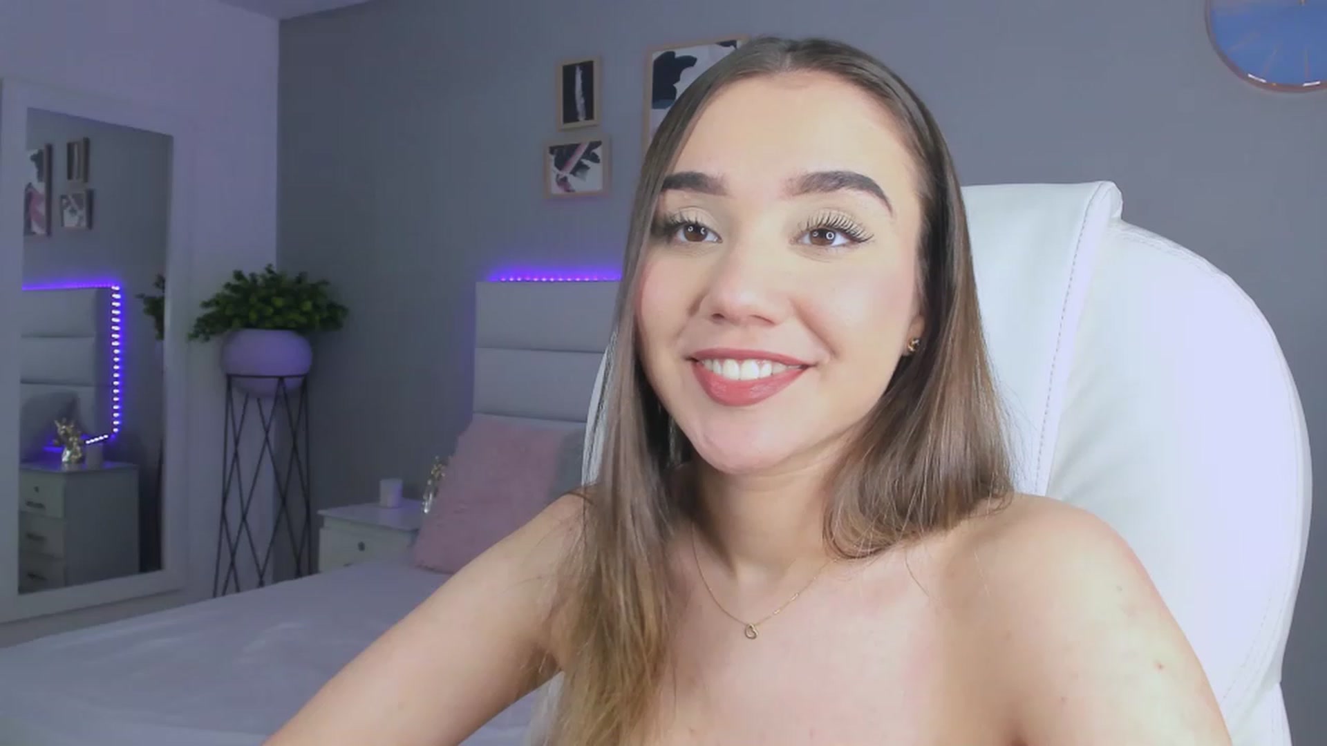 Gallery image thumbnail from Sabrinarey_'s myfreecams stream on, 11/24/2022, 21:24 image 15 of 20