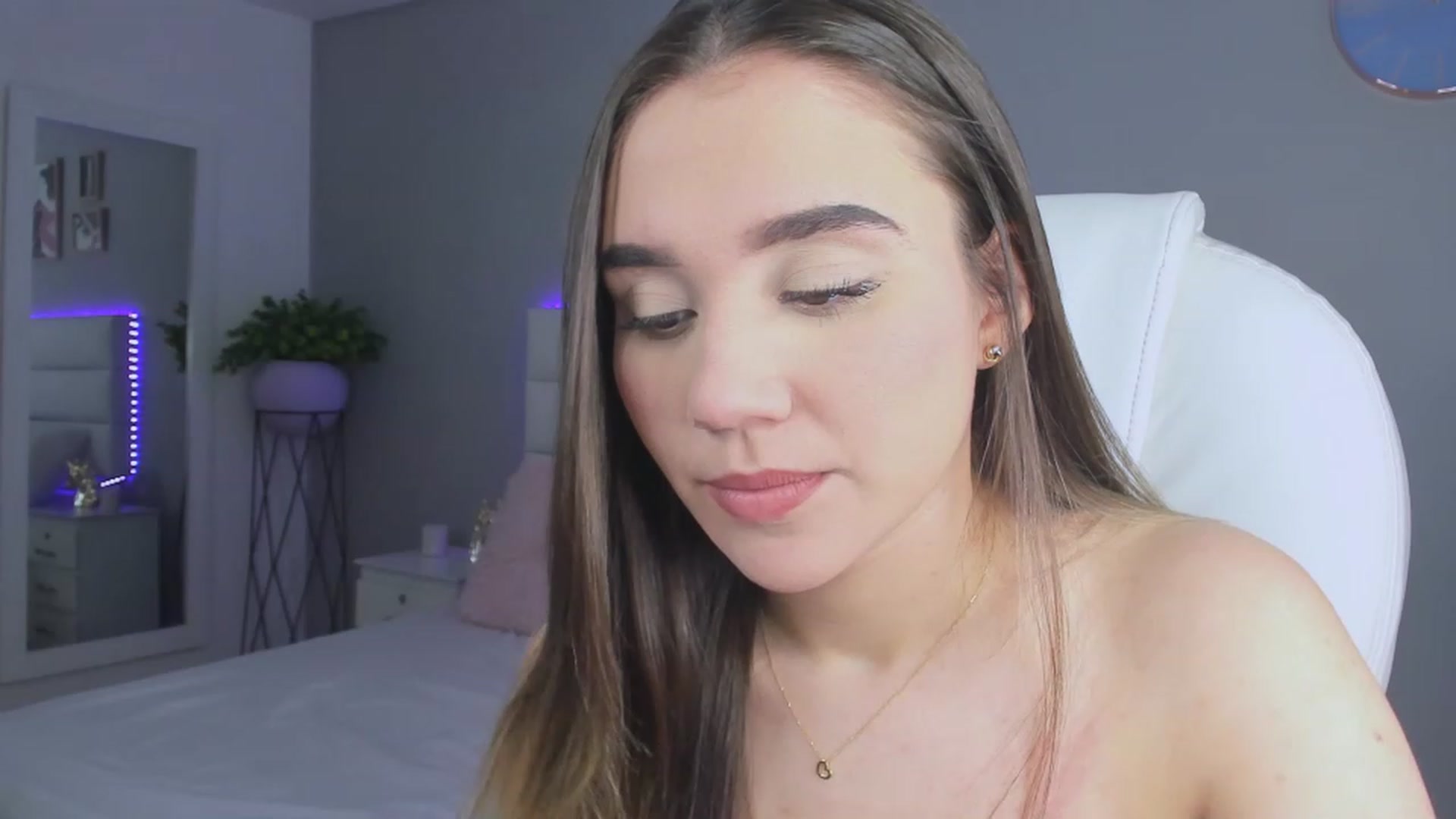 Gallery image thumbnail from Sabrinarey_'s myfreecams stream on, 11/24/2022, 21:24 image 10 of 20