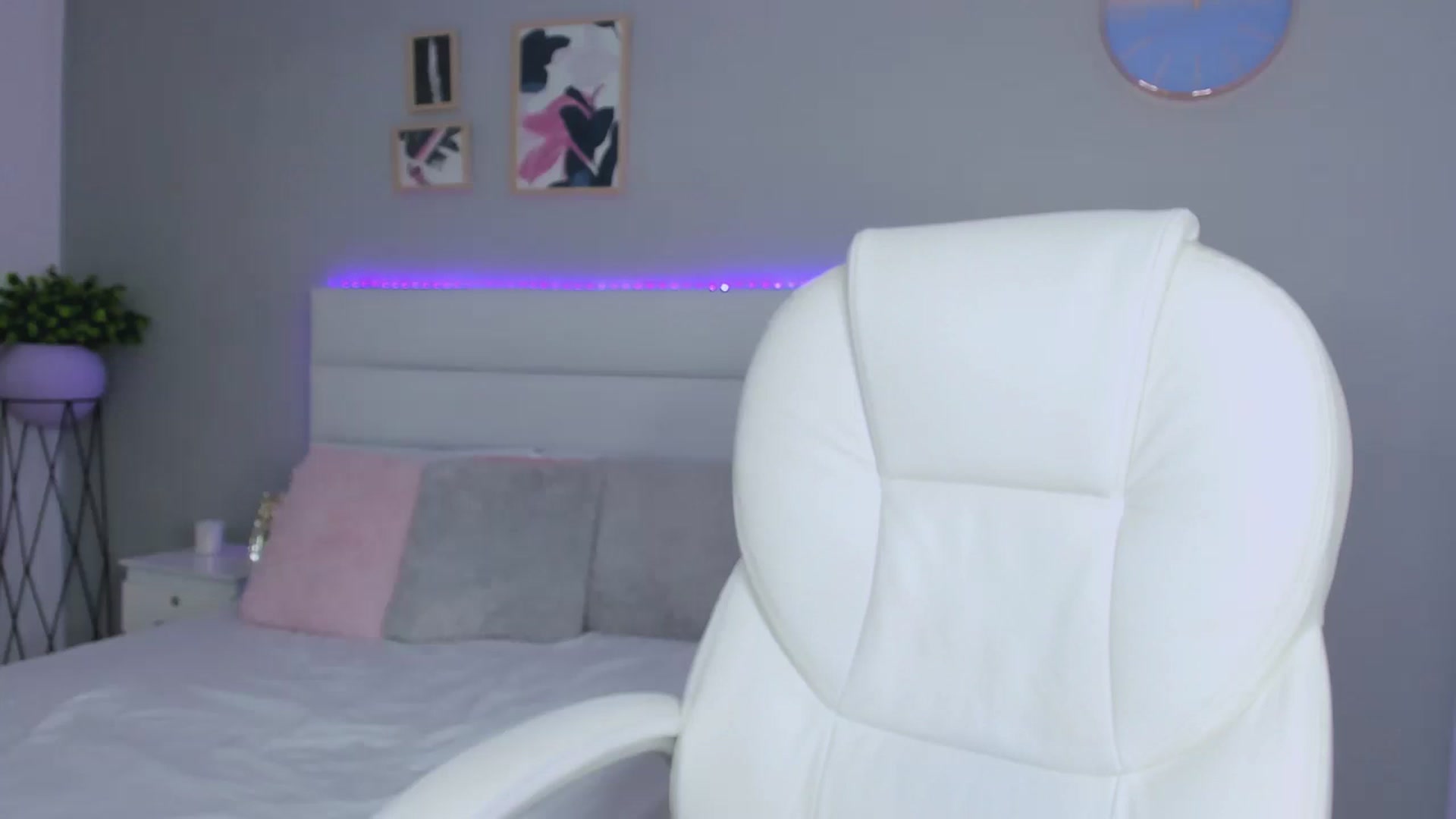 Gallery image thumbnail from Sabrinarey_'s myfreecams stream on, 11/24/2022, 21:24 image 4 of 20