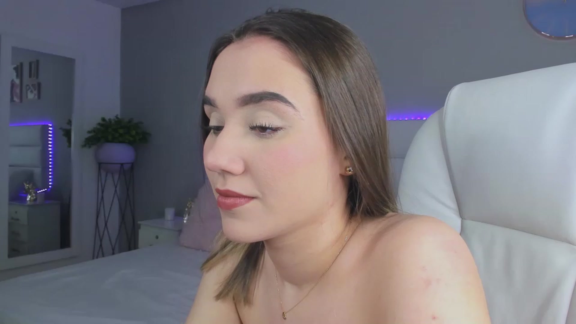 Gallery image thumbnail from Sabrinarey_'s myfreecams stream on, 11/24/2022, 21:24 image 17 of 20