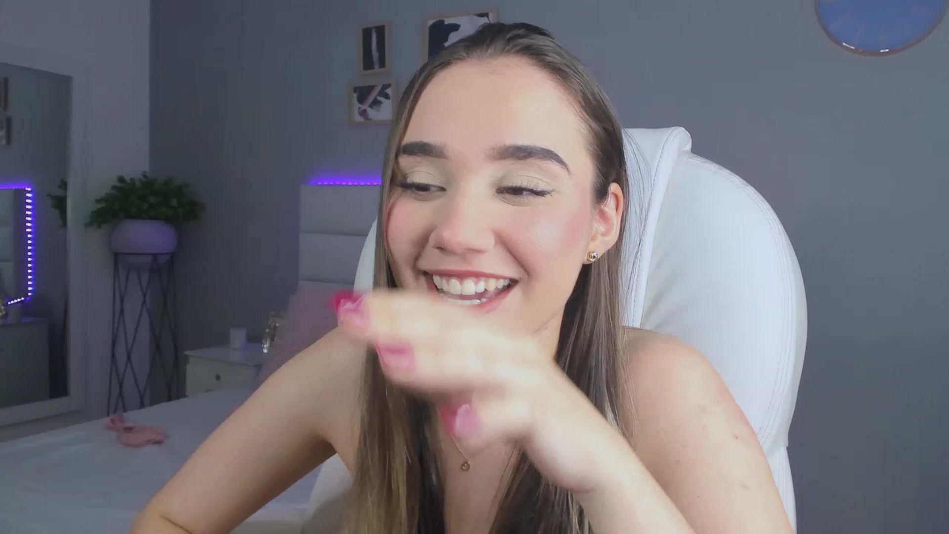 Gallery image thumbnail from Sabrinarey_'s myfreecams stream on, 11/24/2022, 23:24 image 8 of 20
