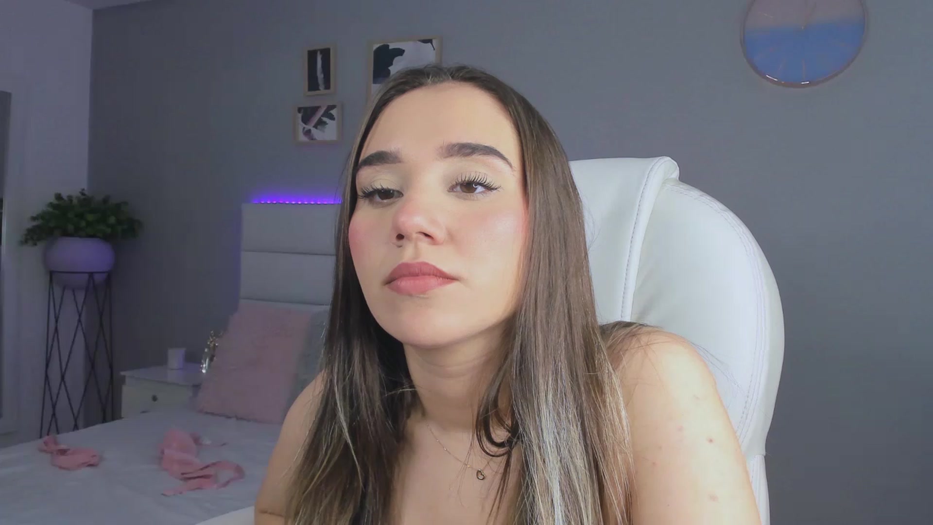 Gallery image thumbnail from Sabrinarey_'s myfreecams stream on, 11/24/2022, 23:24 image 6 of 20