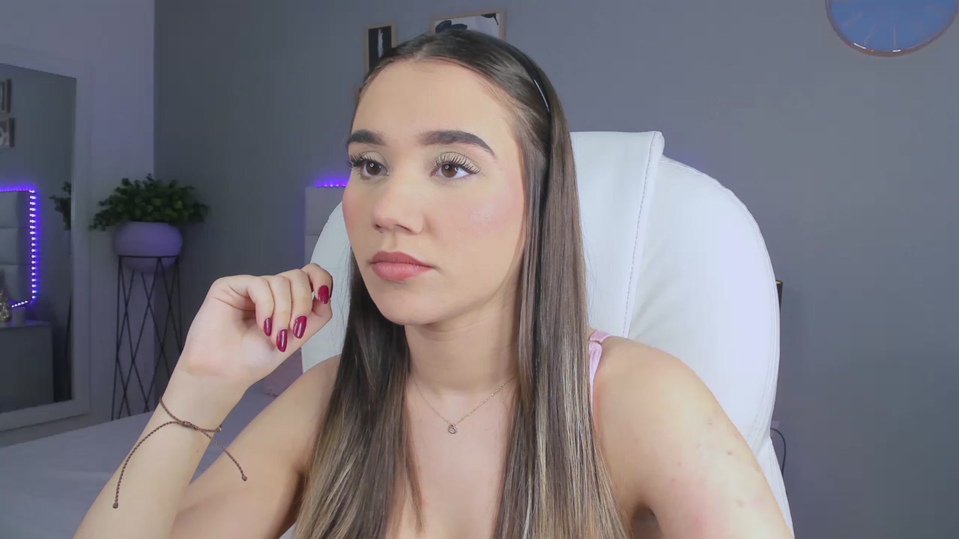 Gallery image thumbnail from Sabrinarey_'s myfreecams stream on, 11/24/2022, 23:24 image 18 of 20