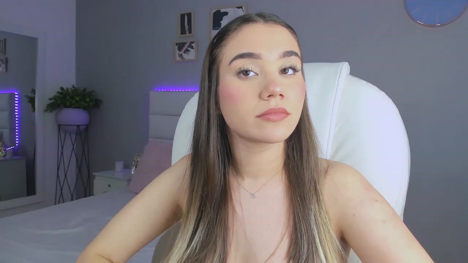 Gallery image thumbnail from Sabrinarey_'s myfreecams stream on, 11/24/2022, 23:24 image 15 of 20