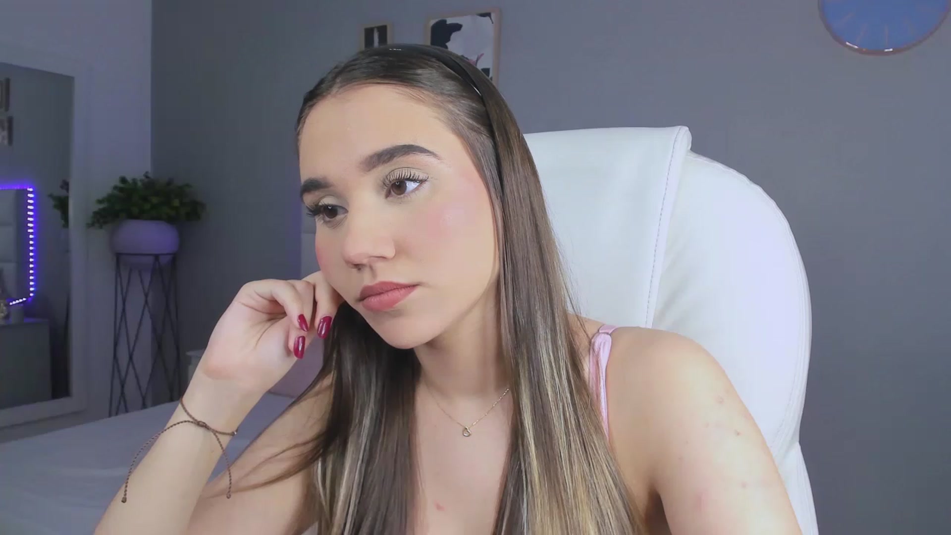 Gallery image thumbnail from Sabrinarey_'s myfreecams stream on, 11/24/2022, 23:24 image 19 of 20