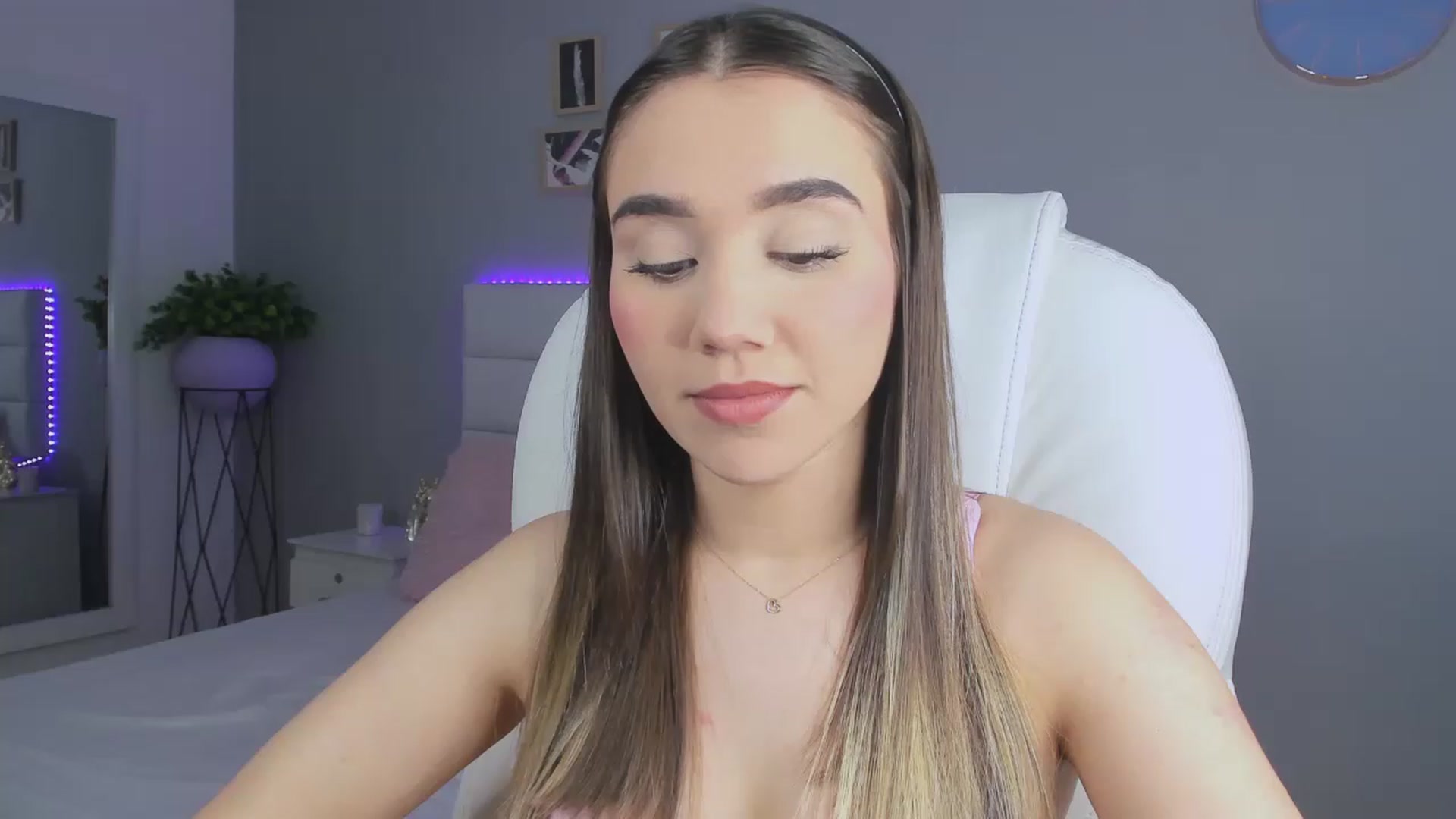 Gallery image thumbnail from Sabrinarey_'s myfreecams stream on, 11/24/2022, 23:24 image 16 of 20