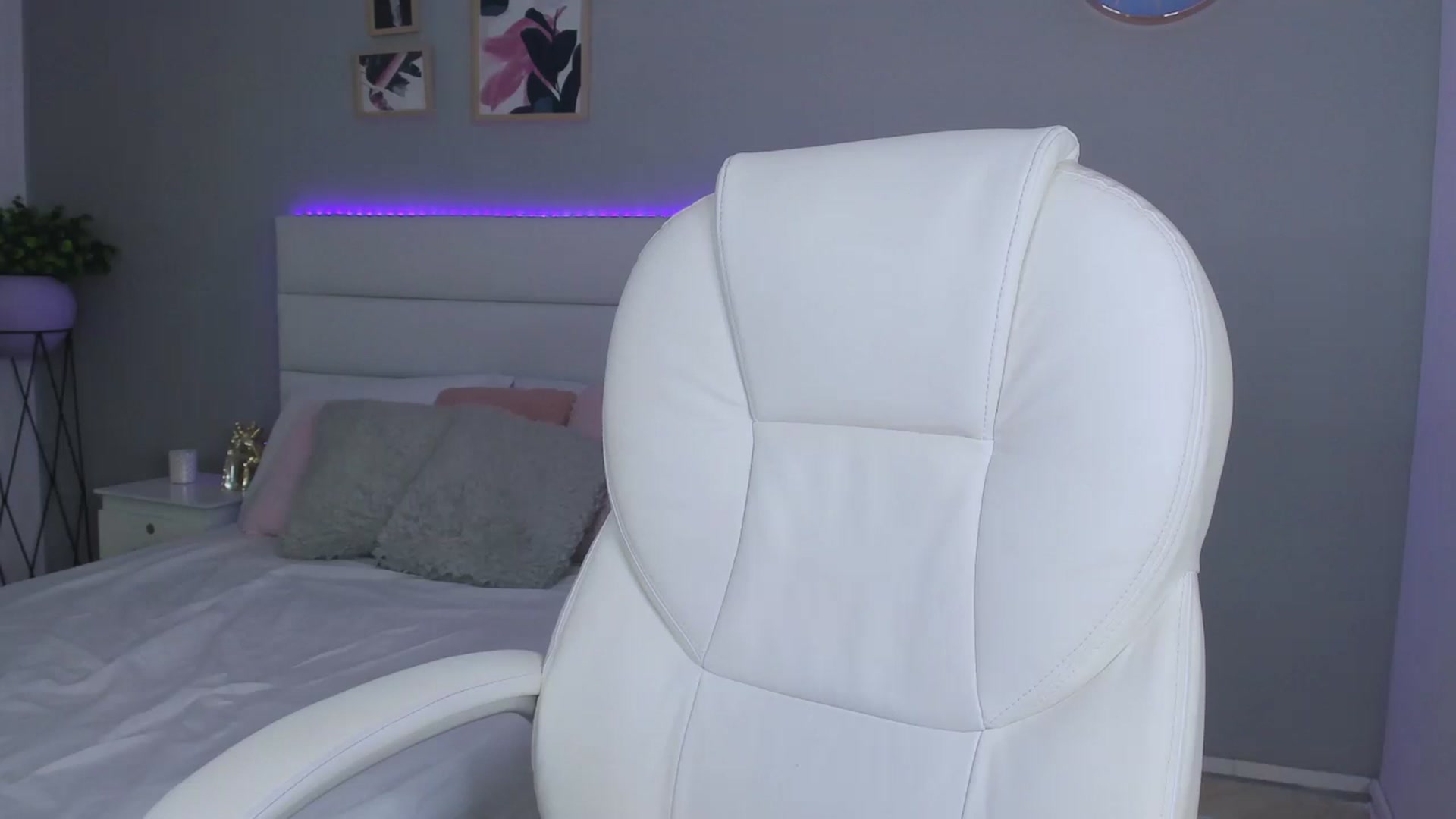 Gallery image thumbnail from Sabrinarey_'s myfreecams stream on, 11/25/2022, 20:41 image 13 of 20