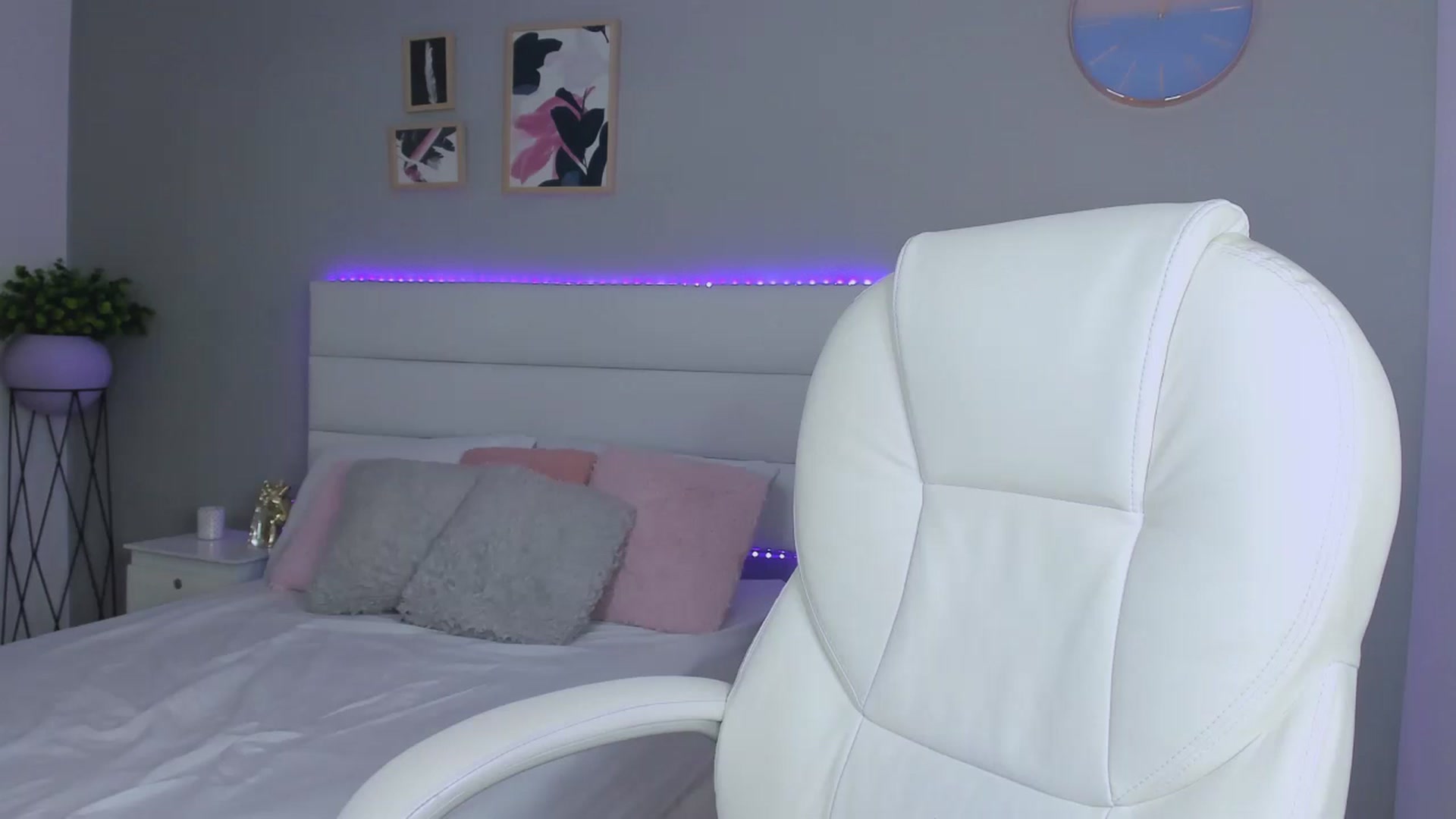 Gallery image thumbnail from Sabrinarey_'s myfreecams stream on, 11/25/2022, 20:41 image 1 of 20