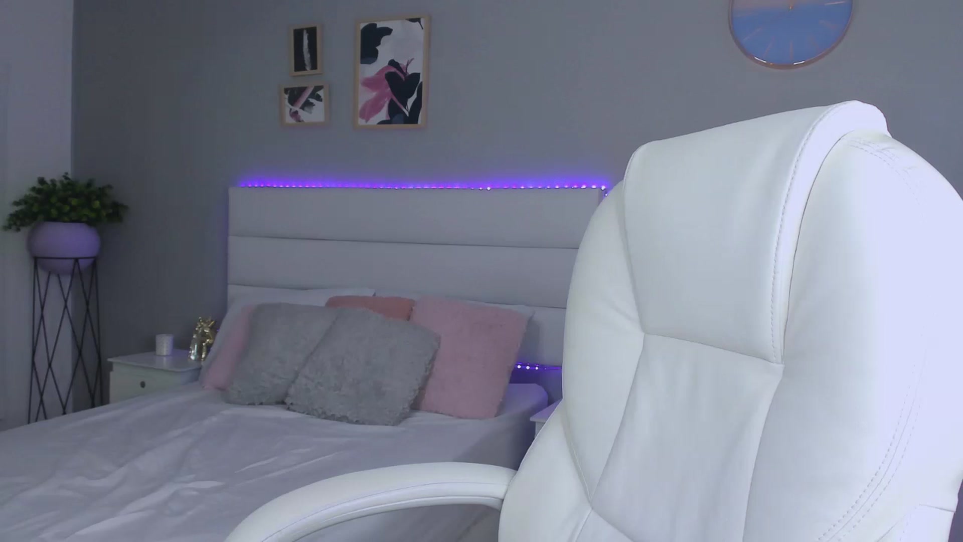 Gallery image thumbnail from Sabrinarey_'s myfreecams stream on, 11/25/2022, 20:41 image 3 of 20