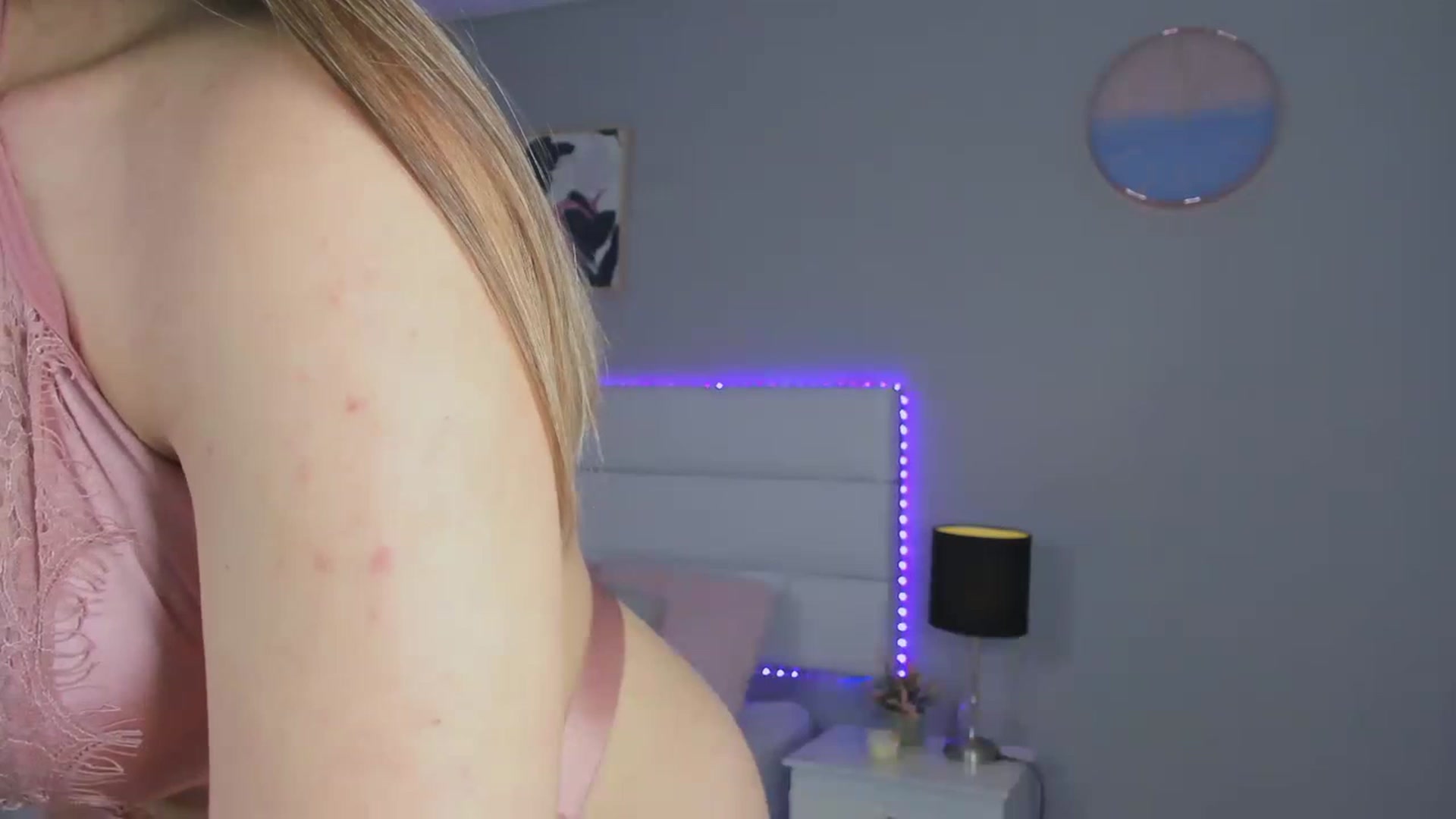 Gallery image thumbnail from Sabrinarey_'s myfreecams stream on, 11/25/2022, 22:38 image 5 of 20