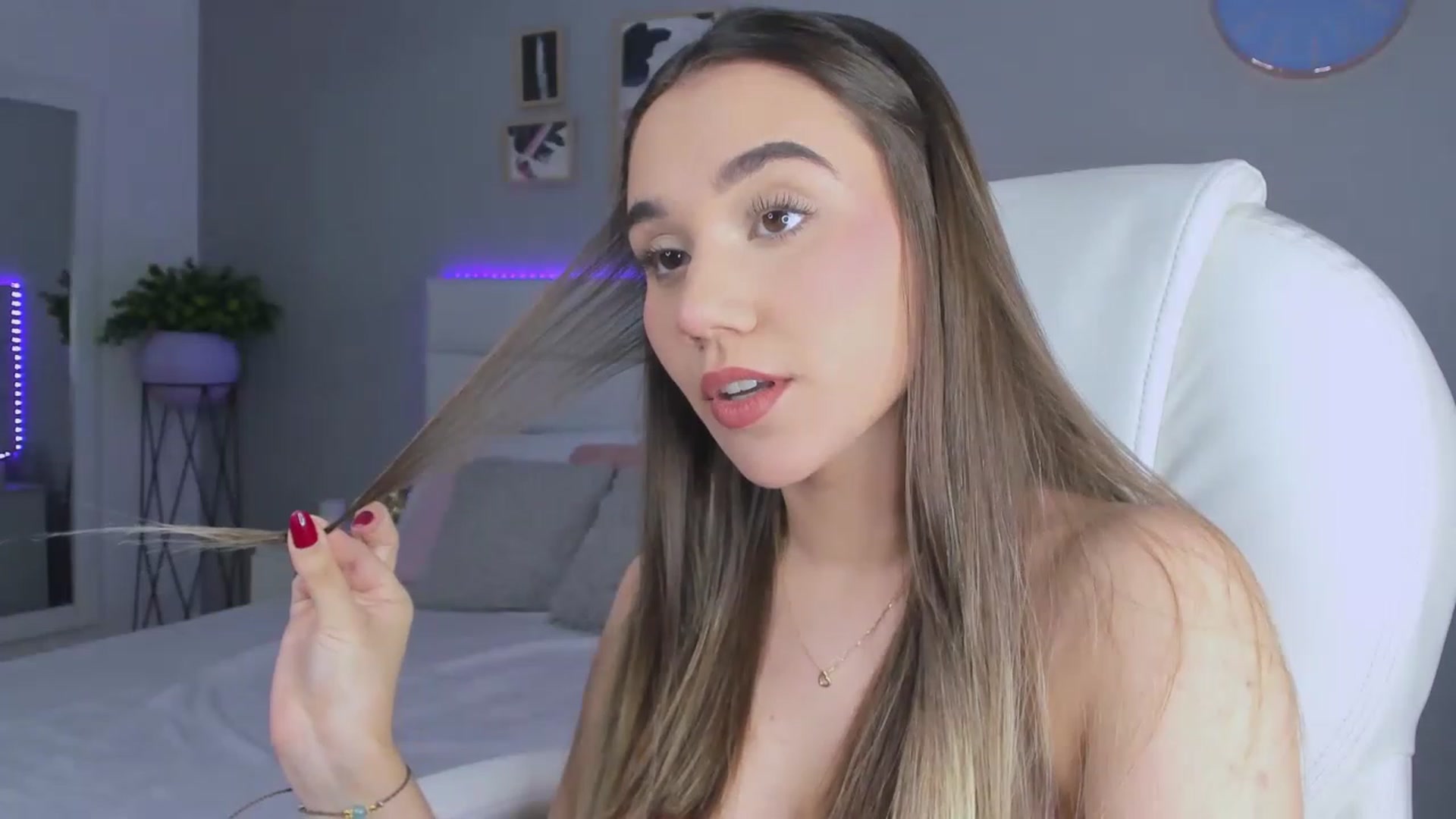 Gallery image thumbnail from Sabrinarey_'s myfreecams stream on, 11/25/2022, 22:38 image 11 of 20
