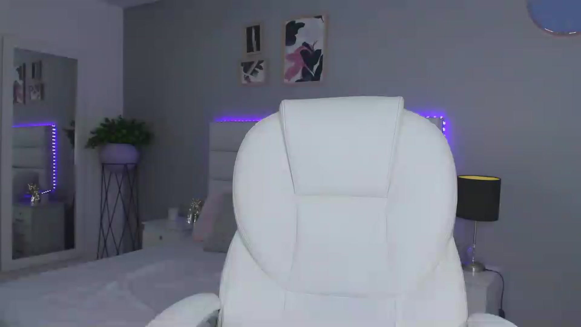 Gallery image thumbnail from Sabrinarey_'s myfreecams stream on, 11/25/2022, 22:38 image 3 of 20