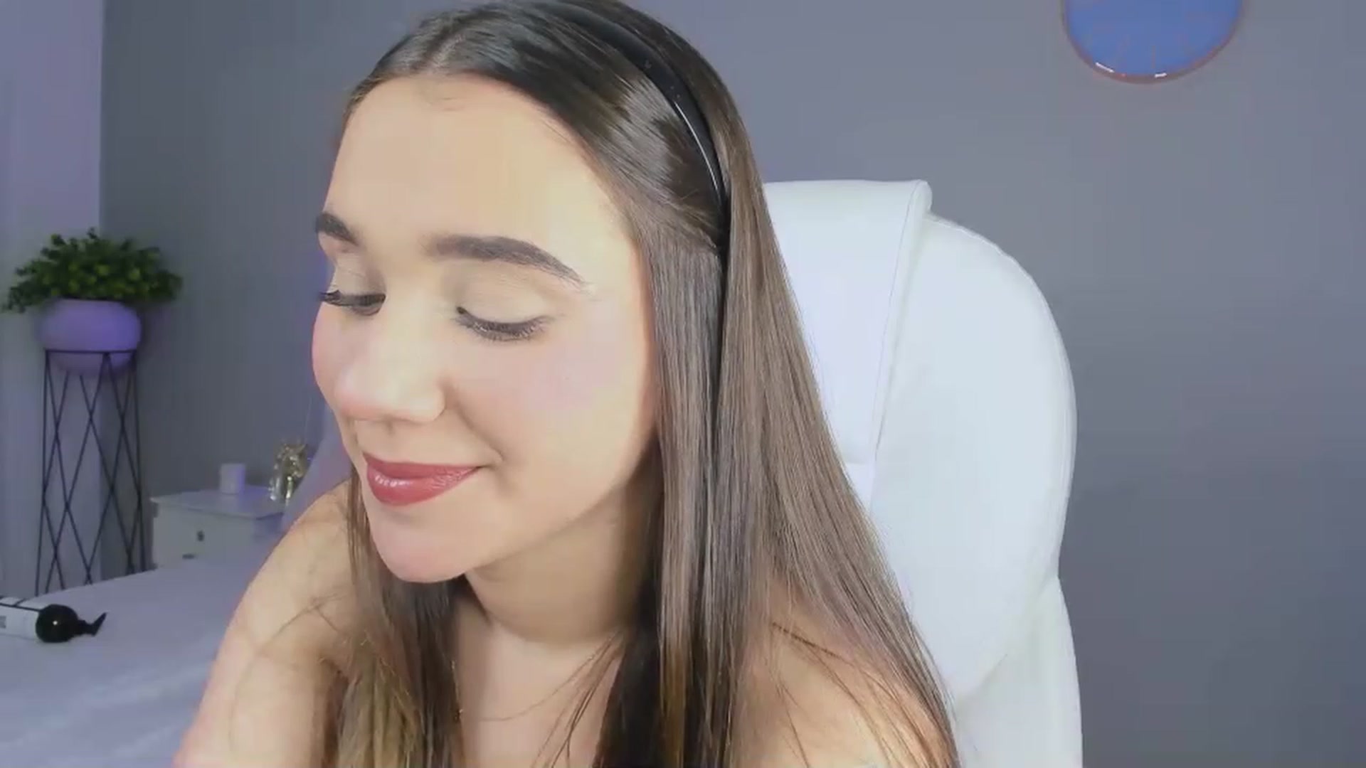 Gallery image thumbnail from Sabrinarey_'s myfreecams stream on, 11/26/2022, 24:32 image 14 of 20