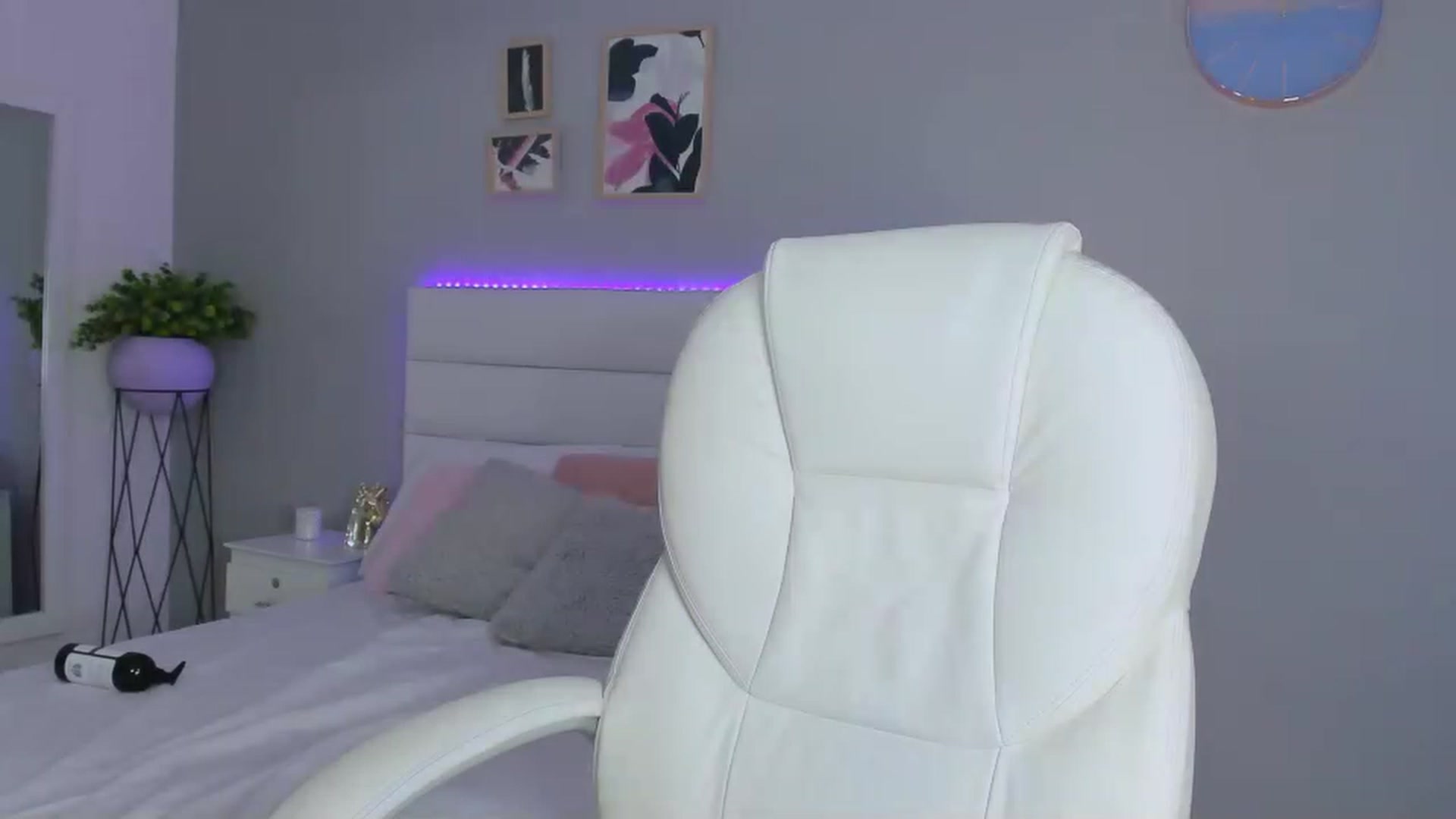 Gallery image thumbnail from Sabrinarey_'s myfreecams stream on, 11/26/2022, 24:32 image 5 of 20