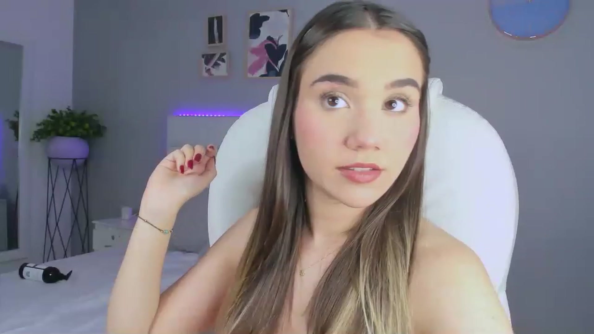 Gallery image thumbnail from Sabrinarey_'s myfreecams stream on, 11/26/2022, 24:32 image 7 of 20