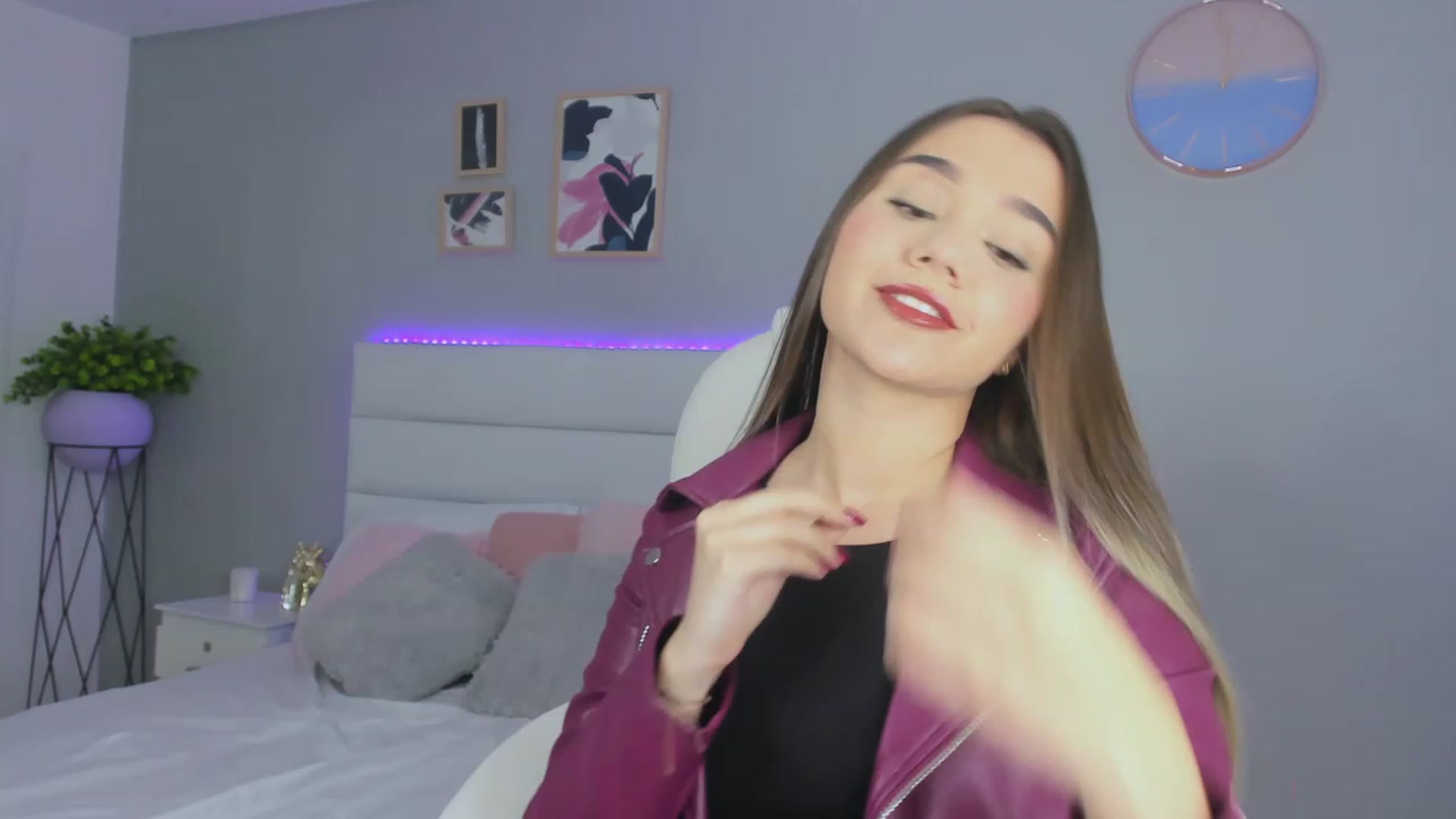 Gallery image thumbnail from Sabrinarey_'s myfreecams stream on, 11/26/2022, 21:38 image 6 of 20