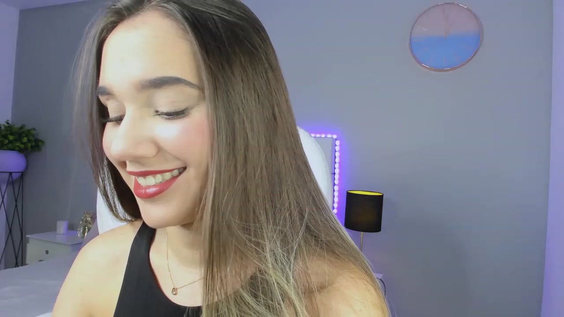 Gallery image thumbnail from Sabrinarey_'s myfreecams stream on, 11/26/2022, 21:38 image 18 of 20