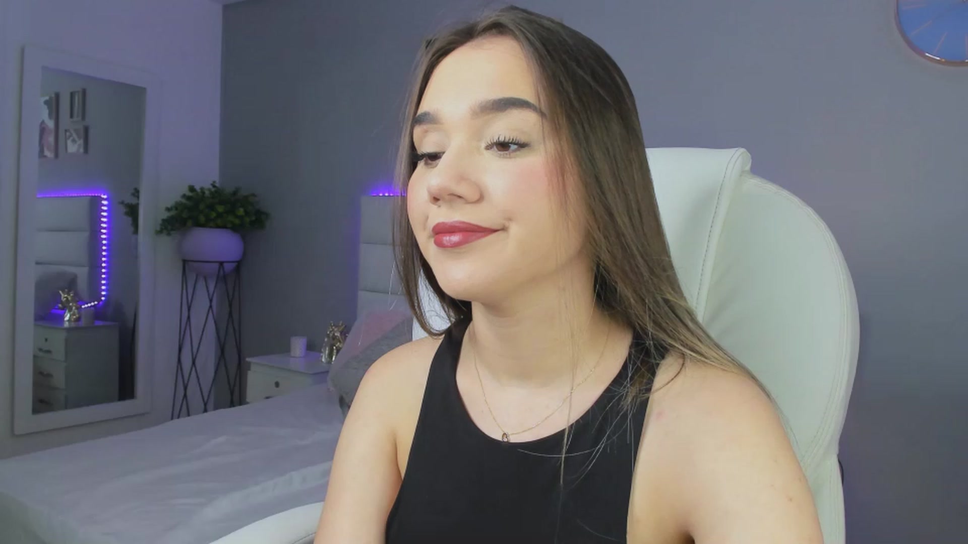 Gallery image thumbnail from Sabrinarey_'s myfreecams stream on, 11/26/2022, 21:38 image 19 of 20