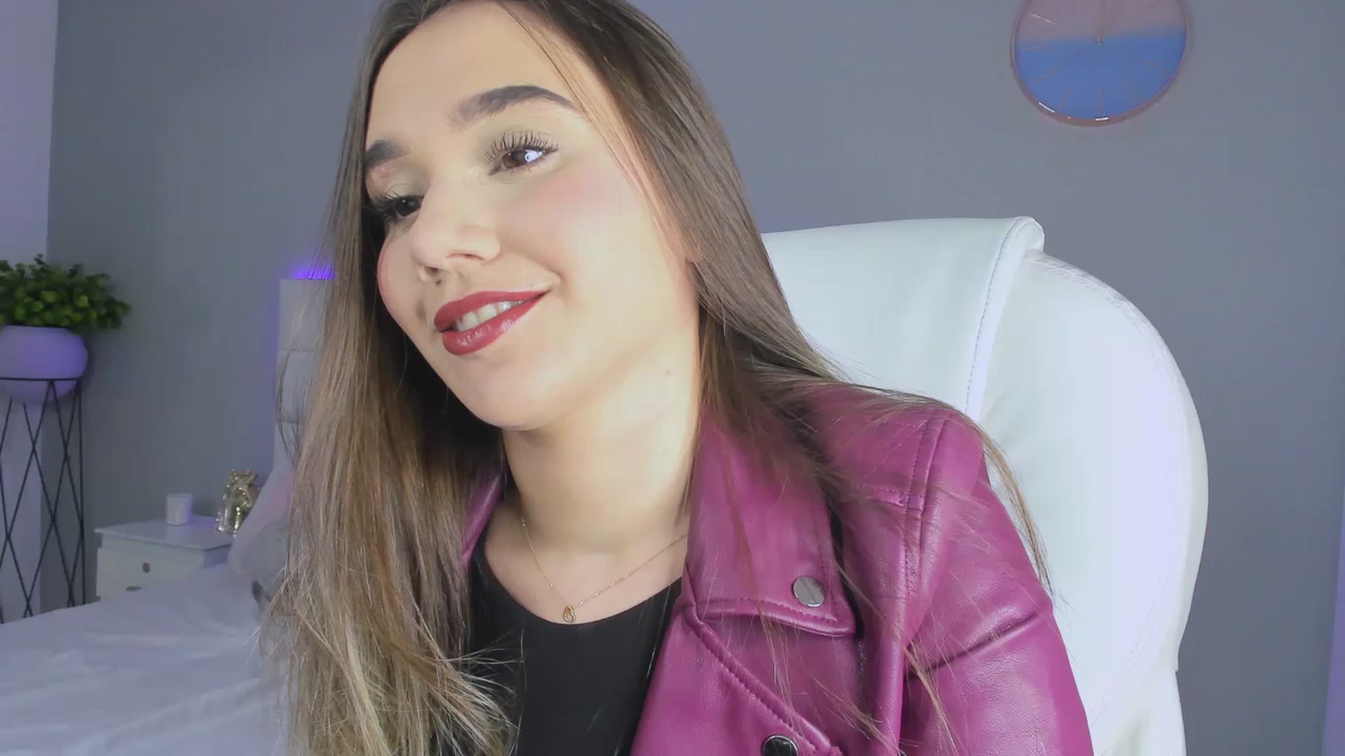 Gallery image thumbnail from Sabrinarey_'s myfreecams stream on, 11/26/2022, 21:38 image 1 of 20