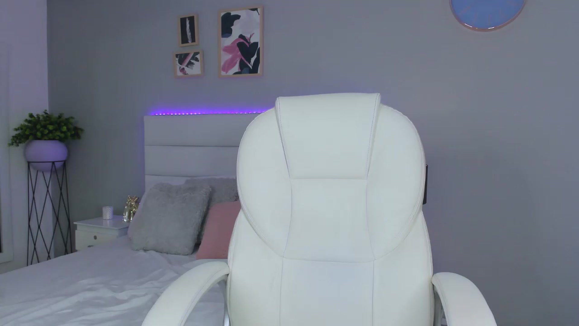 Gallery image thumbnail from Sabrinarey_'s myfreecams stream on, 11/27/2022, 24:08 image 14 of 20