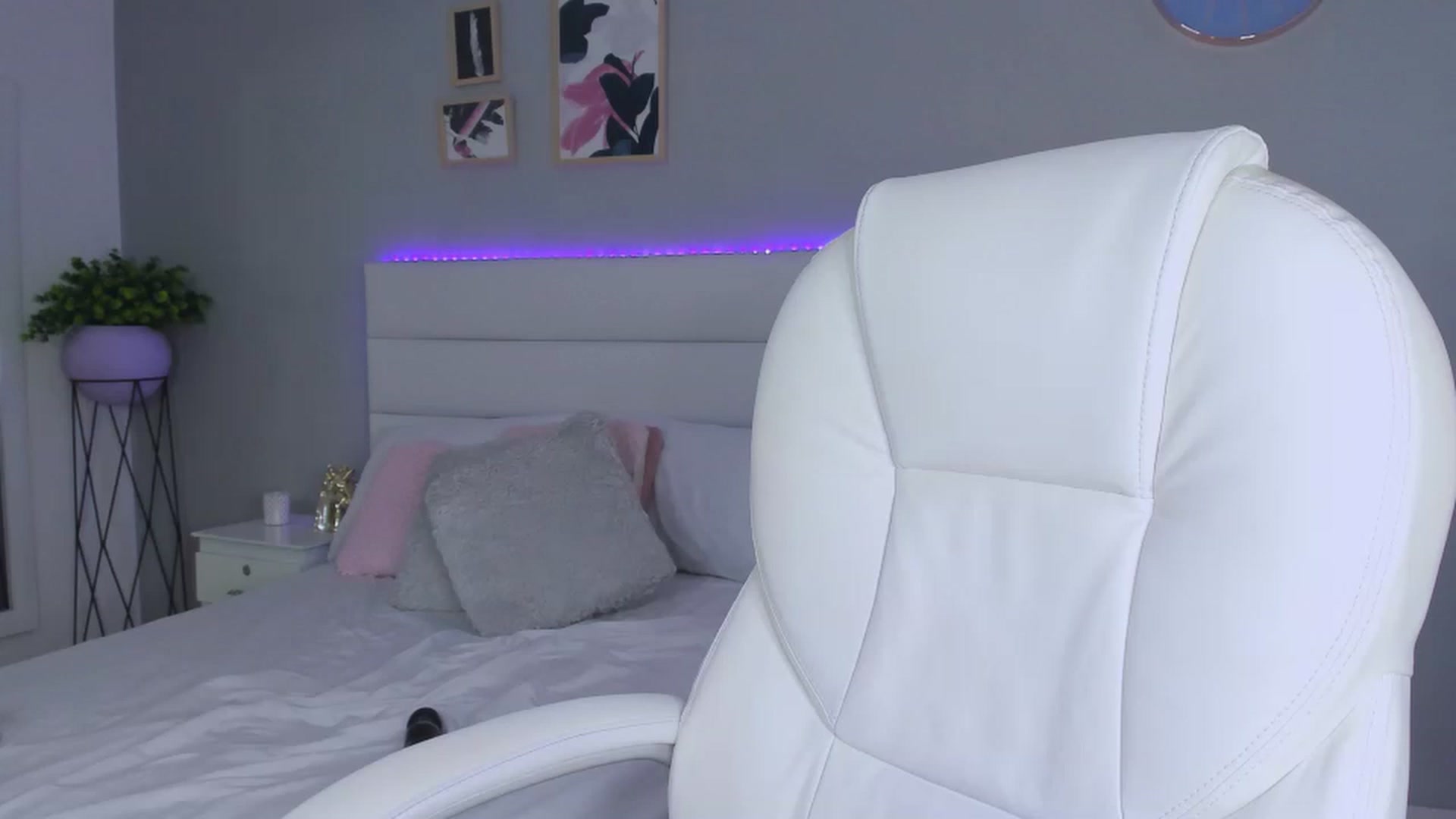 Gallery image thumbnail from Sabrinarey_'s myfreecams stream on, 11/27/2022, 24:08 image 2 of 20