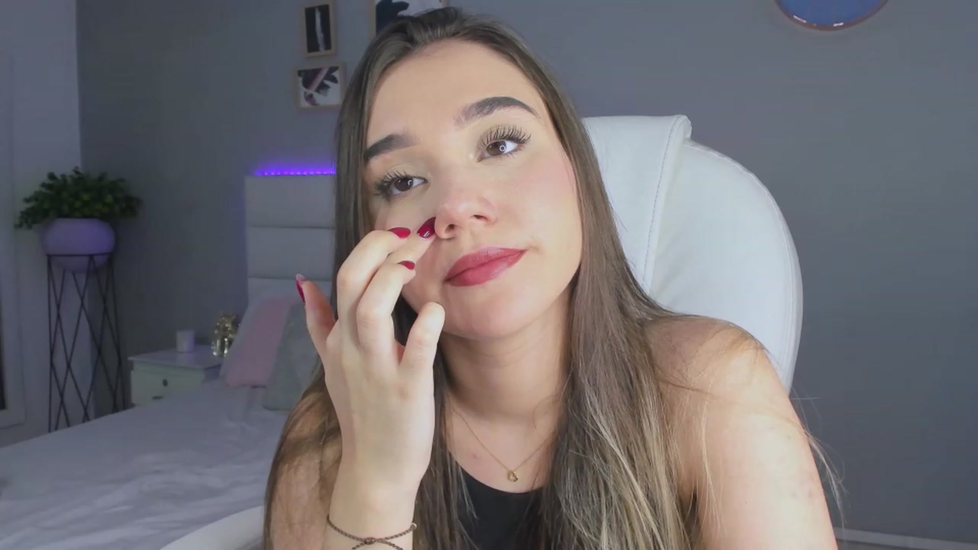 Gallery image thumbnail from Sabrinarey_'s myfreecams stream on, 11/27/2022, 24:08 image 1 of 20