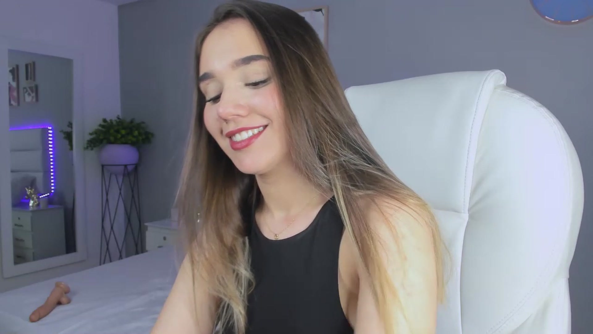 Gallery image thumbnail from Sabrinarey_'s myfreecams stream on, 11/27/2022, 24:08 image 19 of 20