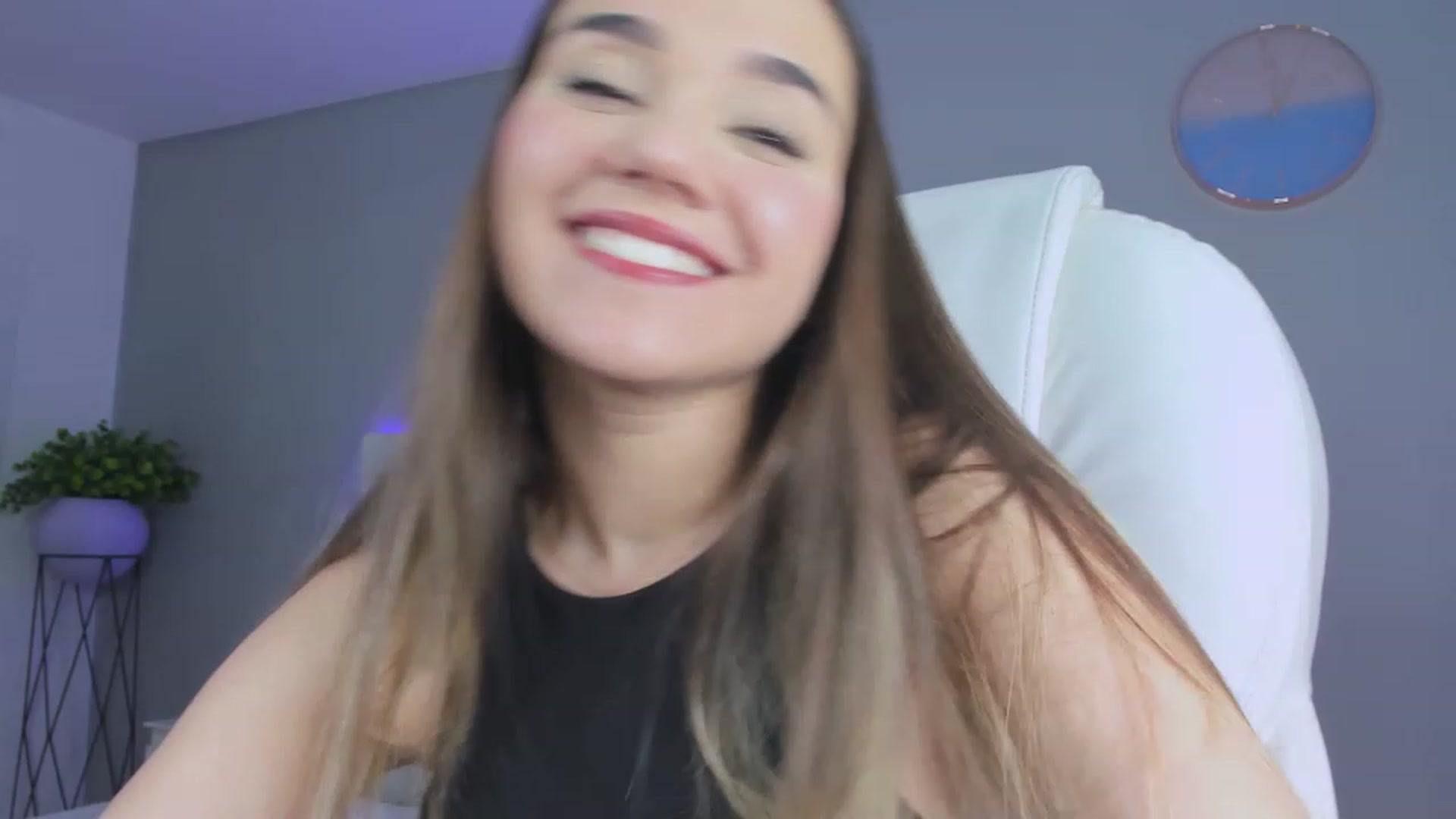 Gallery image thumbnail from Sabrinarey_'s myfreecams stream on, 11/27/2022, 24:49 image 6 of 20