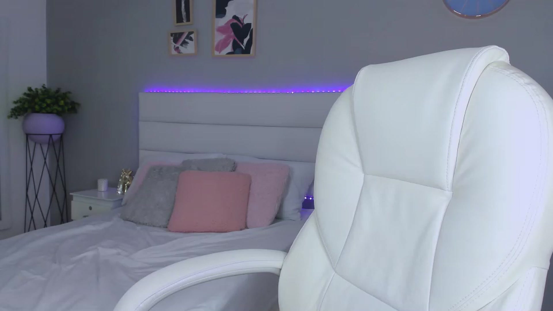 Gallery image thumbnail from Sabrinarey_'s myfreecams stream on, 11/27/2022, 21:22 image 16 of 20