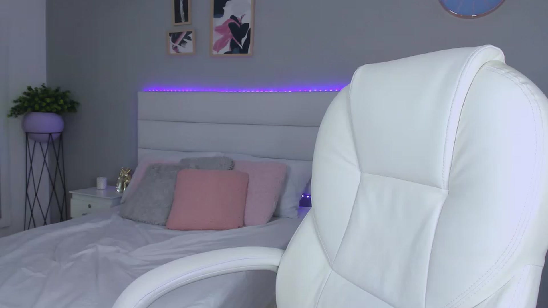 Gallery image thumbnail from Sabrinarey_'s myfreecams stream on, 11/27/2022, 21:22 image 17 of 20