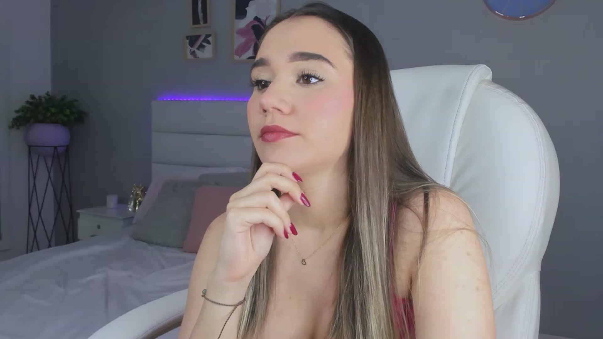 Gallery image thumbnail from Sabrinarey_'s myfreecams stream on, 11/27/2022, 21:22 image 15 of 20