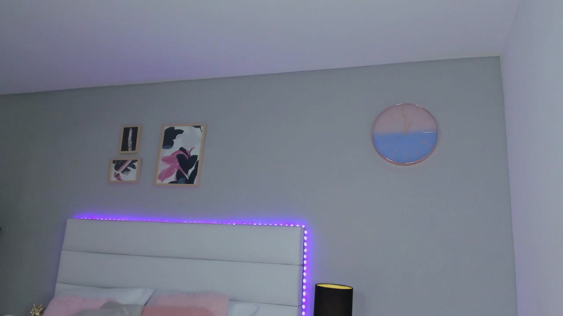 Gallery image thumbnail from Sabrinarey_'s myfreecams stream on, 11/27/2022, 23:57 image 4 of 20