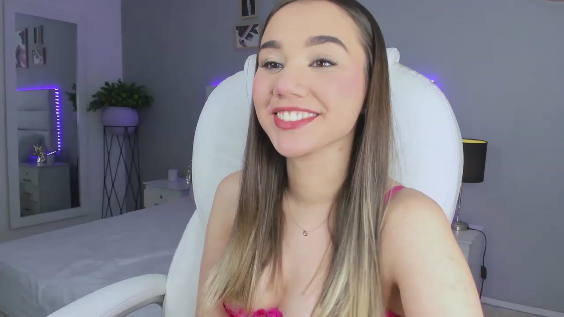 Gallery image thumbnail from Sabrinarey_'s myfreecams stream on, 11/27/2022, 23:57 image 15 of 20