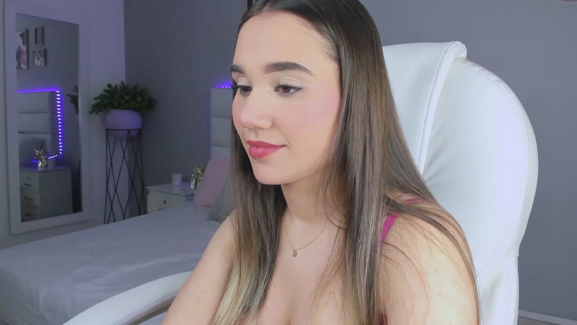 Gallery image thumbnail from Sabrinarey_'s myfreecams stream on, 11/27/2022, 23:57 image 13 of 20