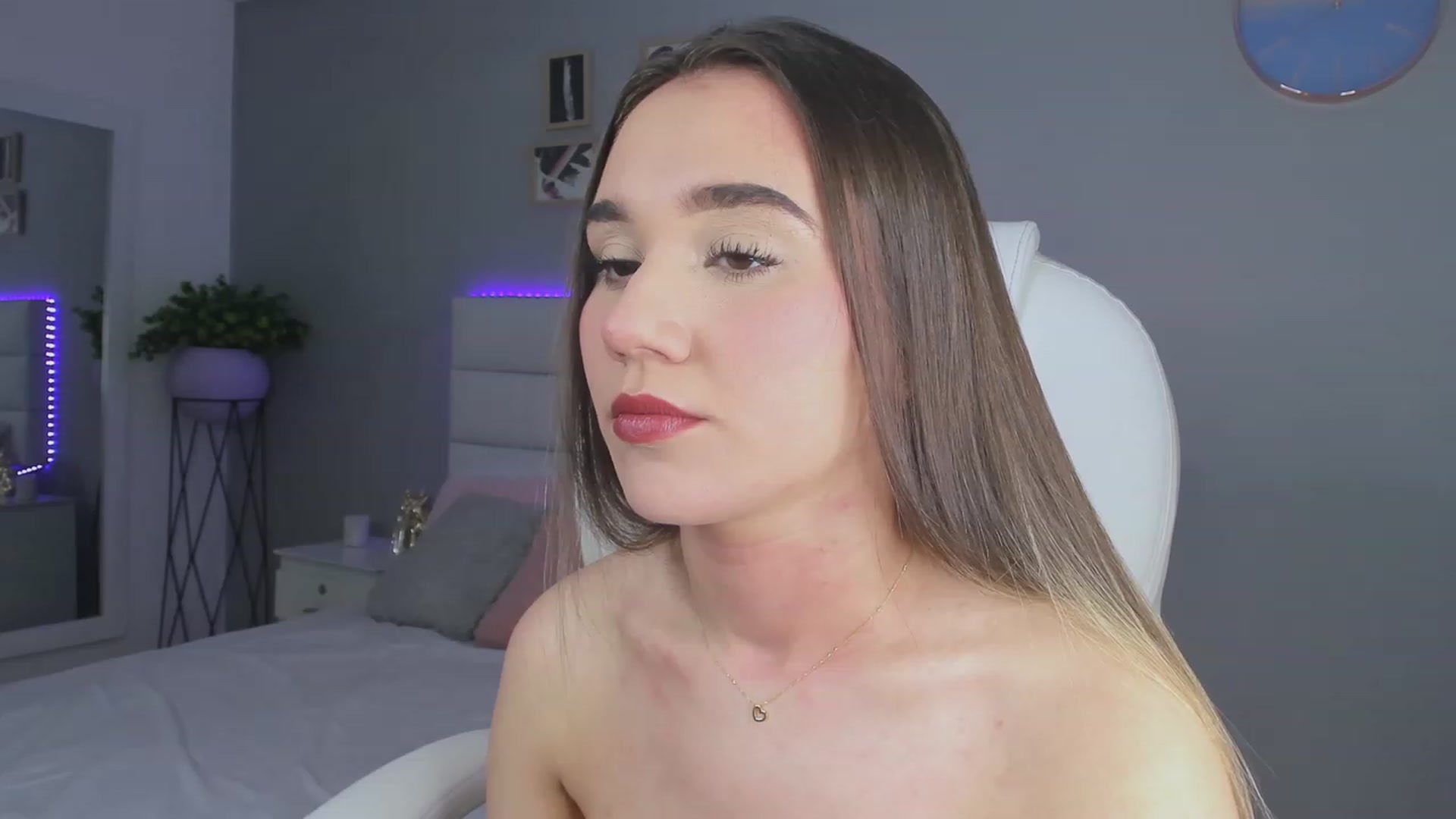 Gallery image thumbnail from Sabrinarey_'s myfreecams stream on, 11/28/2022, 21:07 image 5 of 20
