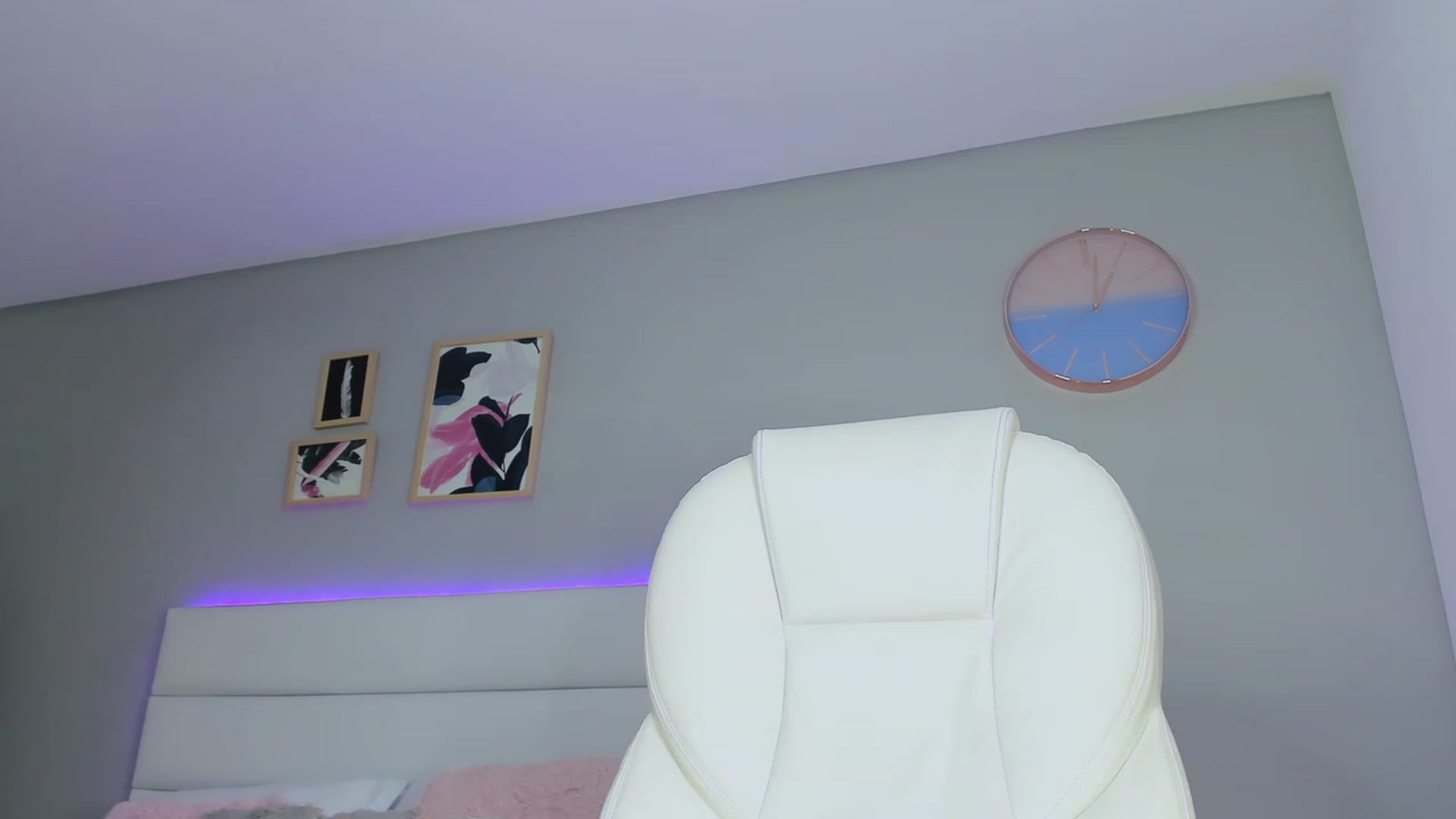 Gallery image thumbnail from Sabrinarey_'s myfreecams stream on, 11/28/2022, 23:53 image 18 of 20