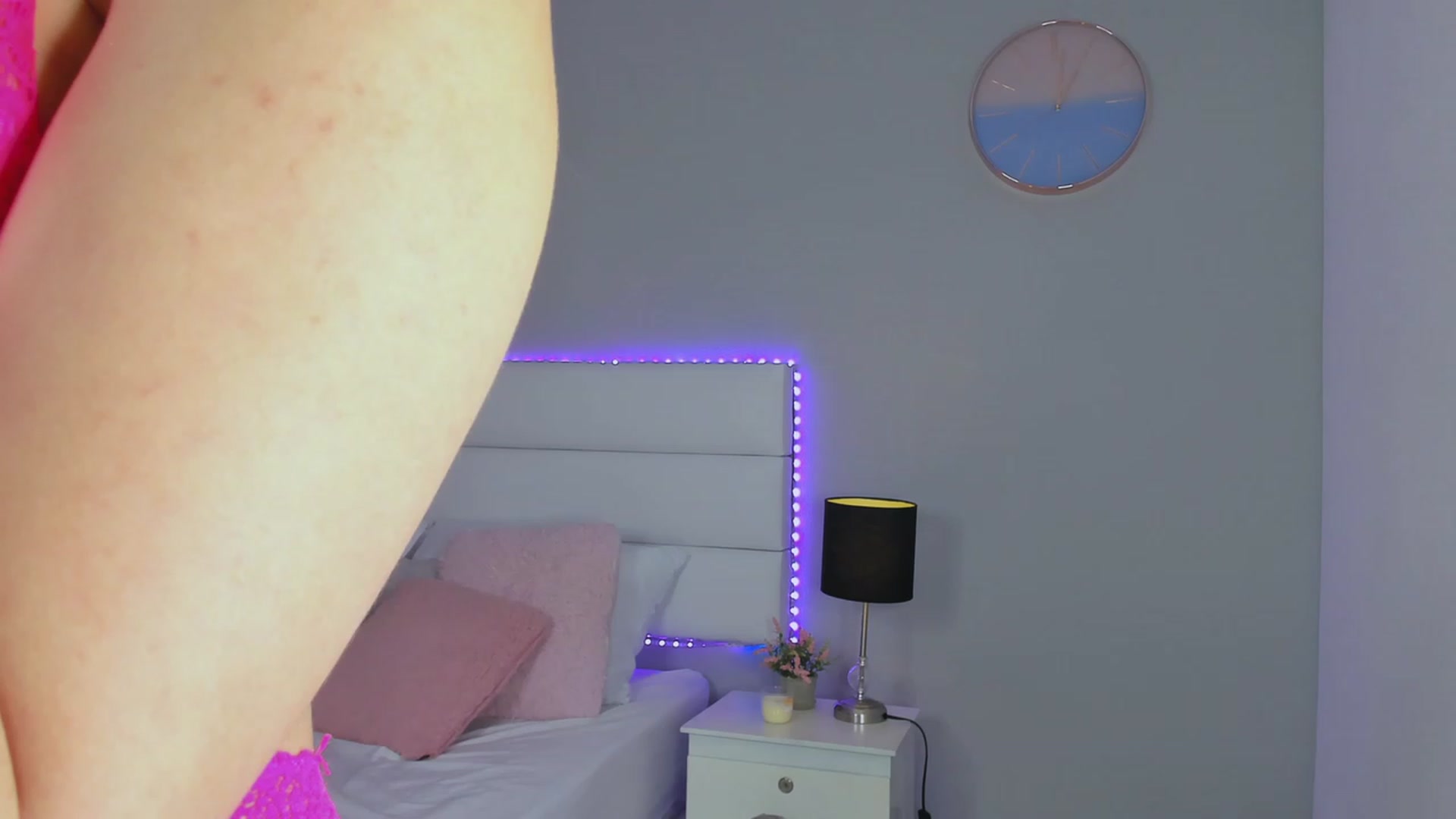Gallery image thumbnail from Sabrinarey_'s myfreecams stream on, 11/29/2022, 01:01 image 1 of 20