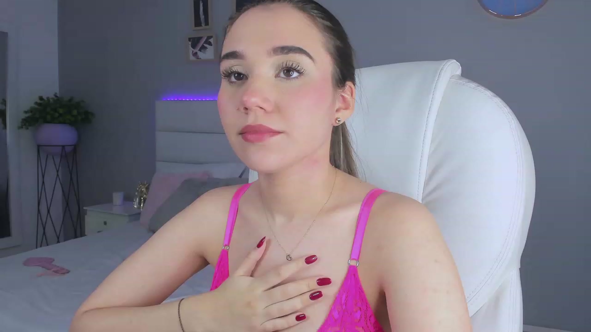 Gallery image thumbnail from Sabrinarey_'s myfreecams stream on, 11/29/2022, 01:01 image 7 of 20