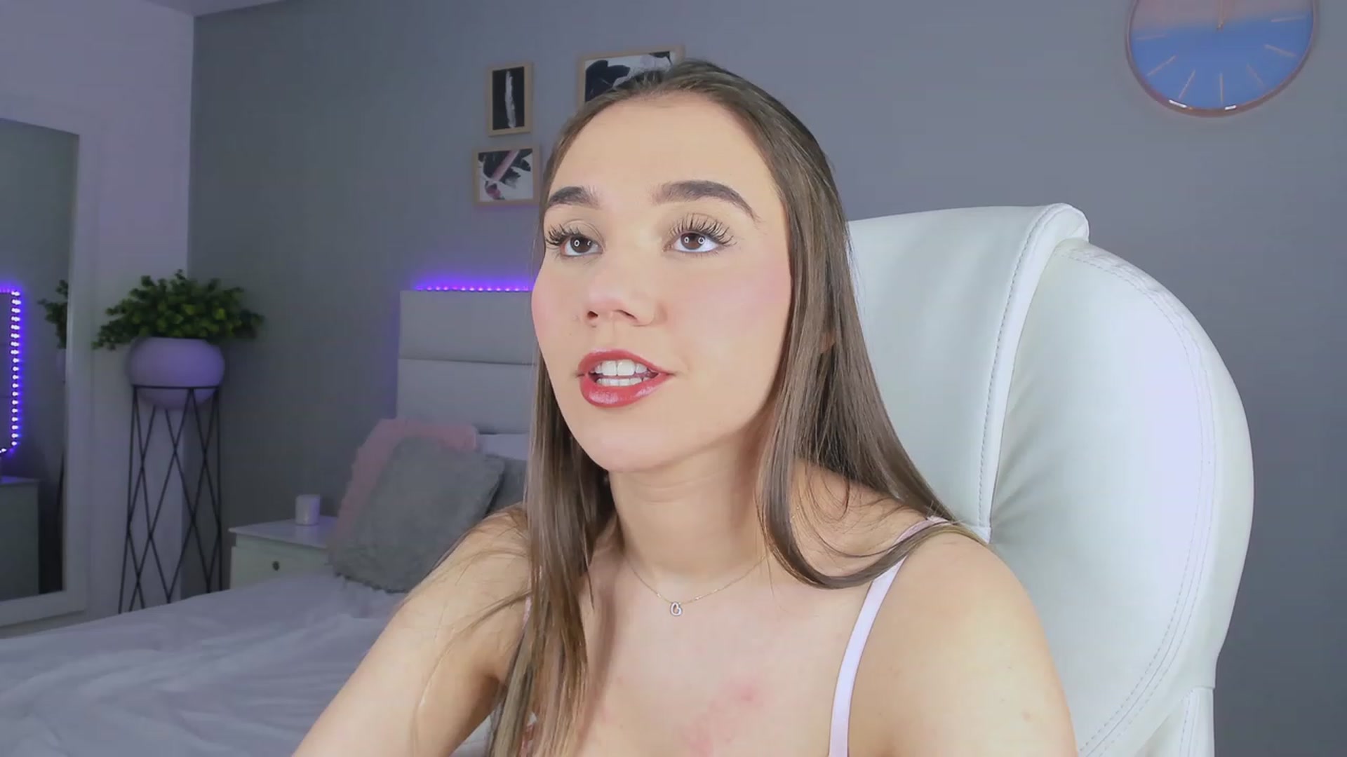 Gallery image thumbnail from Sabrinarey_'s myfreecams stream on, 12/01/2022, 24:37 image 6 of 20