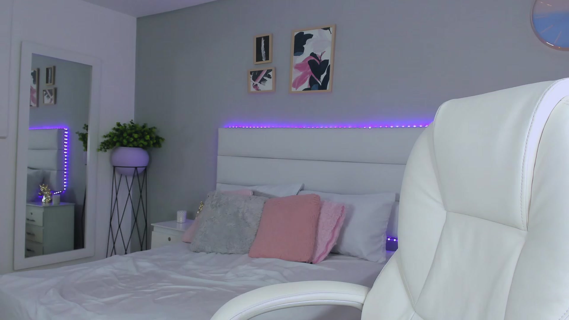 Gallery image thumbnail from Sabrinarey_'s myfreecams stream on, 12/01/2022, 24:37 image 16 of 20